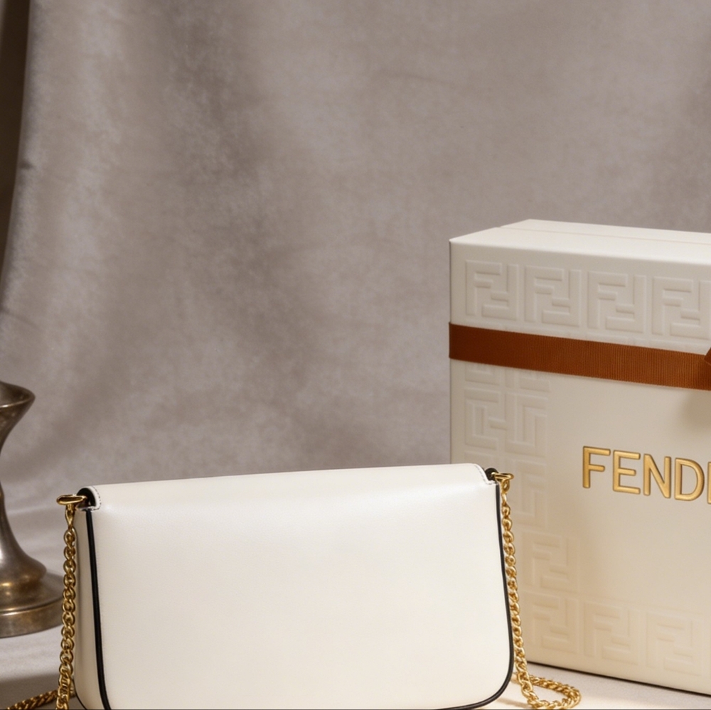 Fendi Medium Leather Shoulder Bag White - Picture 6 of 6